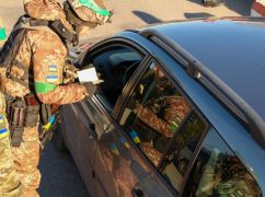 На Харьковщине остановили водителей с фейковыми документами на авто