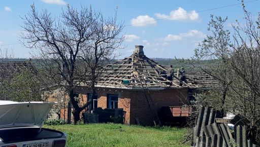 В Изюмском районе "латают" дома, которые обстреляли российские оккупанты