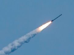 Окупанти з ракетного озброєння обстрілюють Харків
