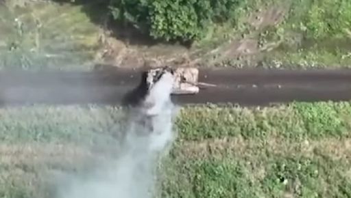 Харьковские воины метко уничтожают технику врага: Захватывающие кадры из беспилотника
