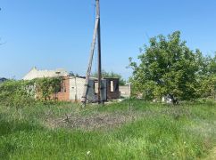 Житель Харківщини підірвався на міні, коли порався у саду — поліція