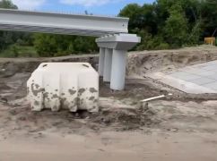 На Харьковщине строят новый мост вместо разрушенного россиянами