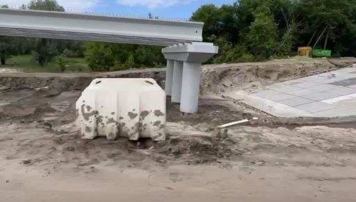 На Харьковщине строят новый мост вместо разрушенного россиянами