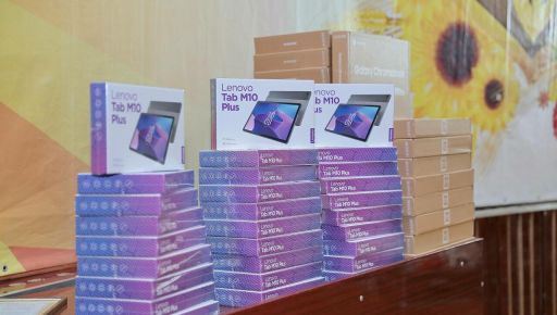Школьники Балаклейской громады получили более полутысячи планшетов и хромбуков