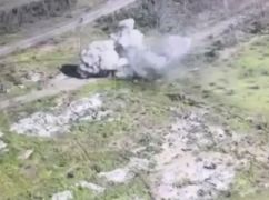 Харьковские защитники попали во вражеский танк из "Акации": Кадры операции