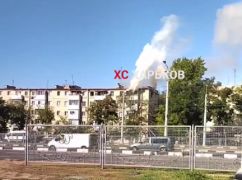 В Харькове горит пятиэтажка: Бойцы ГСЧС спасли человека