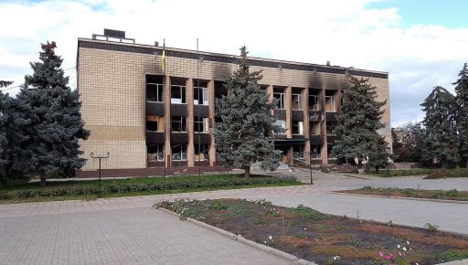 На Харьковщине восстанавливают городской совет, значительно поврежденный россиянами
