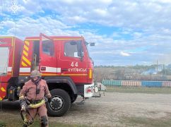 В Харьковской области спасатели тушили два пожара под вражеским огнем