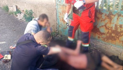 Под Харьковом полицейские спасли мужчину, потерявшего сознание посреди улицы