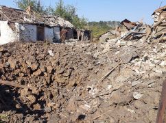 Россияне сбросили две авиабомбы на село на Харьковщине: Кадры последствий