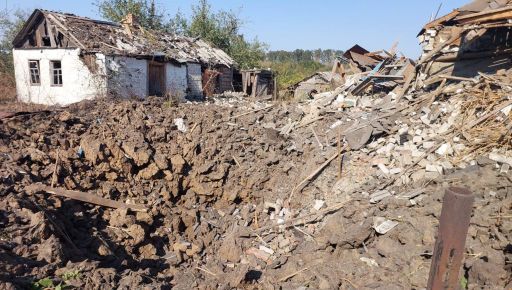 Россияне сбросили две авиабомбы на село на Харьковщине: Кадры последствий
