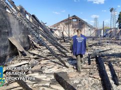 Россия обстреляла частные дома и предприятие на Харьковщине: Кадры "прилетов"