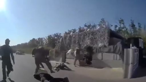 У Харкові озброєні чоловіки в формі напали на блокпост: Коментар поліції