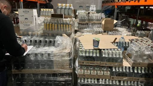 Справу на 23 млн грн розкрито: У Харкові та Полтаві провели обшуки на складах фальсифікату