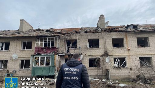 Силовики показали последствия российской атаки по поселку Пересечное на Харьковщине