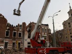 Ракетный удар по центру Харькова: Горожане самостоятельно спасли ребенка из-под завалов