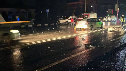 В Харькове легковушка влетела в грузовик на проспекте: Водитель погиб