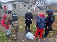 Полиция показала, как проходит принудительная эвакуация на Харьковщине