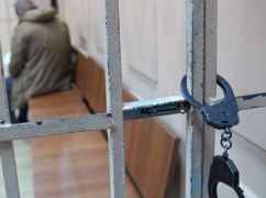 У Харкові озброєний чоловік пограбував продавчиню: Вирок суду