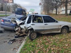 В Харькове не разминулись два автомобиля: Один из водителей в больнице