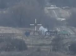 Пограничники с дрона уничтожили российский блиндаж на Купянском направлении: Кадры из воздуха