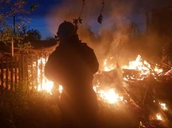 Харьковские спасатели потушили два масштабных пожара, вспыхнувших из-за вражеских обстрелов