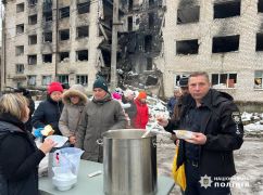 На Харківщині доставили гарячу їжу жителям розбитого росіянами Ізюма