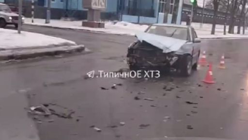 У Харкові китайський легковик протаранив автомобіль "швидкої": Кадри з місця