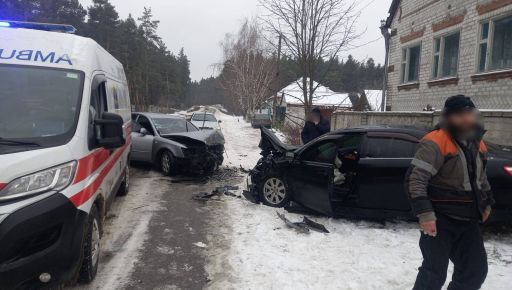 На Харківщині врізалися авто: Госпіталізовані двоє водіїв