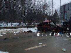 В дорожной аварии в Харькове два человека погибли, два травмированы: Кадры с места