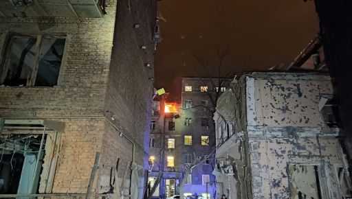 Последствия ракетного удара по центру Харькова: Разрушены помещения, горят квартиры