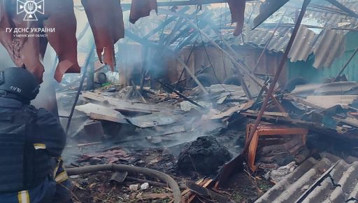 На Харківщині окупанти били по рятувальниках, які гасили пожежу після обстрілу