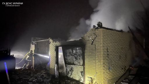 На Харківщині після масованого російського обстрілу спалахнули будинки