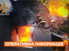 Россияне ракетами сожгли два частных дома на Харьковщине, ранена женщина