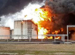 Возле границы с Харьковской областью второй раз с начала года горит российская нефтебаза: Что известно