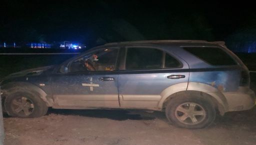 На Харківщині поліція показала кадри з місця підриву авто військової