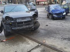 В центре Харькова врезались Porsche и Opel: Травмирована женщина