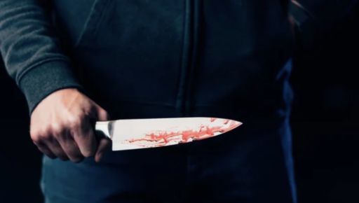 У Чугуєві чоловік завдав 10 ножових поранень жінці, яка словесно образила його в кафе