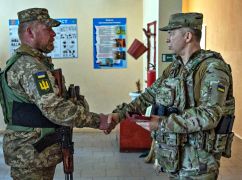 Сирський нагородив воїна із Харківщини, який уразив близько 30 окупантів поблизу Часового Яру