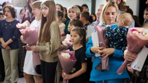В Харькове многодетные семьи получили планшеты для обучения