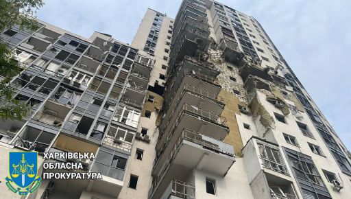 Камеры зафиксировали попадание УАБа в многоэтажку в центре Харькова: Кадры