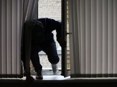 Вкрав військову форму та амуніцію: На Харківщині засудили недолугого брата