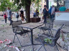Появились первые кадры из центра Харькова, по которому россия ударила ракетой (ФОТОРЕПОРТАЖ)