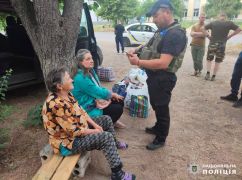 Правоохранители показали эвакуацию людей из прифронтовых общин Харьковщины