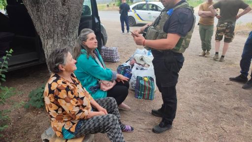 Правоохоронці показали евакуацію людей з прифронтових громад Харківщини