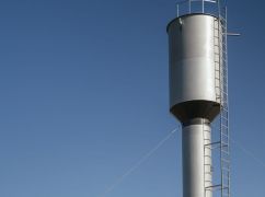 В селе Зоряное на Харьковщине установили новую водонапорную башню