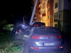 В Харькове пьяный водитель протаранил столб и авто: Комментарий полиции
