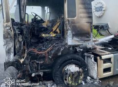 Под Харьковом во время движения вспыхнул грузовик