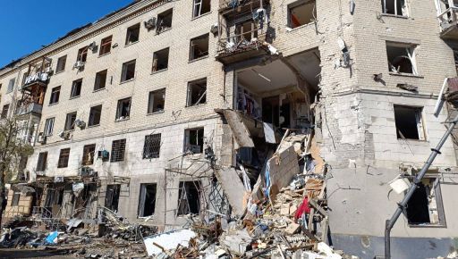 У прокуратурі повідомили, звідки росіяни випустили бомби по Харкову: Нові кадри наслідків