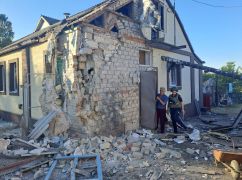 Росіяни з артилерії вгатили по житловій забудові на Харківщині